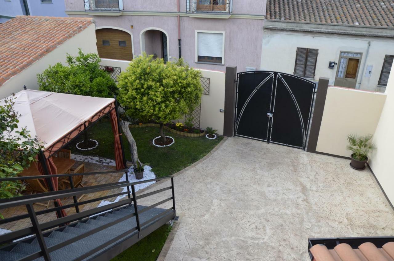 Artista B&B Cabras Exterior photo